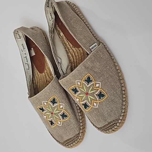 viscata Shoes - Viscata Espadrille Tan Slip On Loafers Womens 41 EUC Embroidered Tile Multicolor